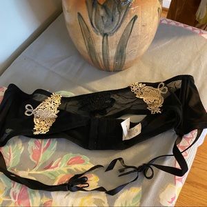 Felina M-L Lace Garter Belt Lingerie NWOT